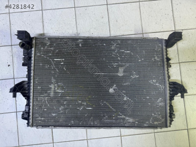 Audi A4 Su Radyatörü  2016-2020 8w0121251ab