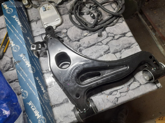 Mercedes C Serisi W202 Sol Ön Salıncak Tabla Sıfır Teknosan Marka