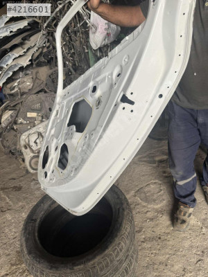 Megan 4 sağ arka kapı