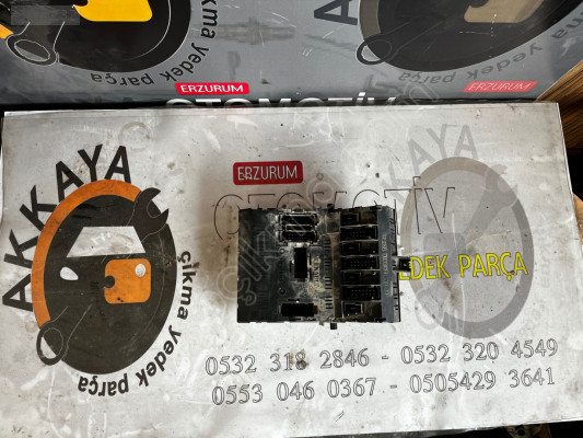 S103600401B Megane 1 Sigorta Kutusu Çıkma Orjinal