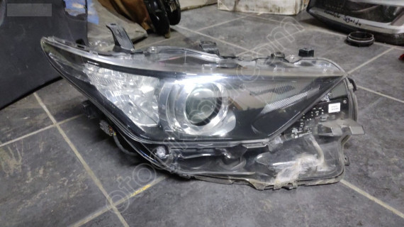 Toyota Auris Sağ Far