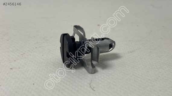7703072371  TAVAN BARI AKÜ KAPAK KLİPSİ PERÇİNİ CLİO MEGANE