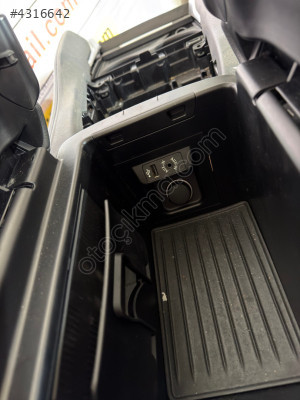 BMW X6 F16 F15 X5 ORTA KONSOL USB GİRİŞİ ORJİNAL