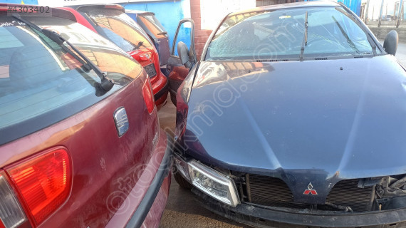 mitsubishi carisma kaput