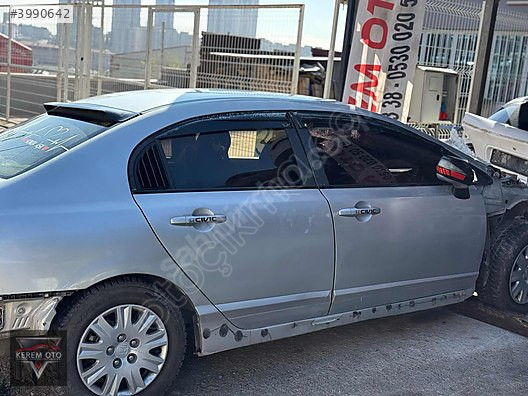 Honda Civic Fd6 Sağ Ön Cam Krikosu