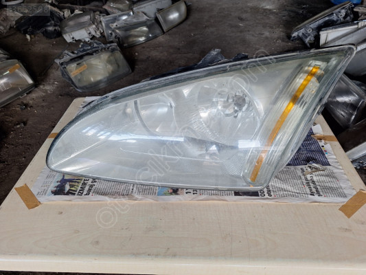 2007 Ford Focus sol ön far