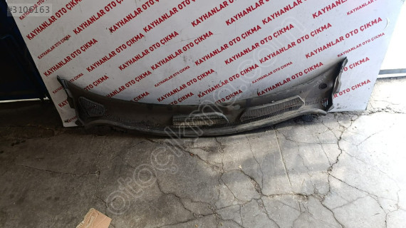 FORD FİESTA CAM ÖNÜ IZGARASI