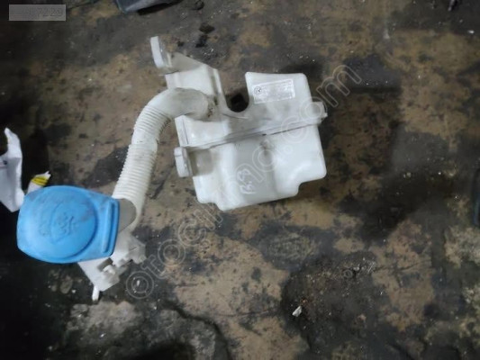 VOLKSWAGEN PASSSAT B8 SİLECEK SU BİDONU