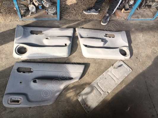 SKODA FELİCİA SAĞ SOL ÖN KAPI DÖŞEMESİ