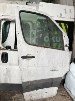 Mercedes Sprinter Sağ Ön Kapı