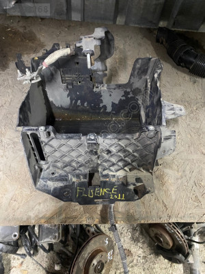 Fluence akü alt plastiği