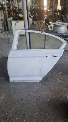 Wolksvagen passat 2017 model sol arka kapi