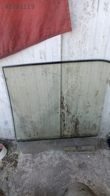 Mazda 323 sağ arka kapı camı çıkma