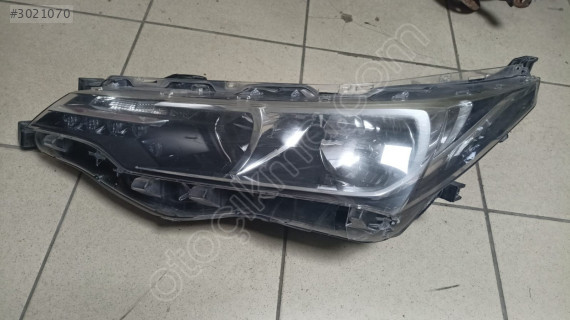 Toyota Corolla Ön Sol Far 2013-2019 Arası