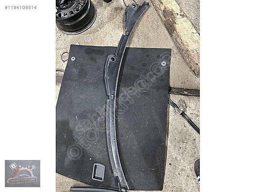 AUDİ A5 ORJİNAL ÖN CAM IZGARASI