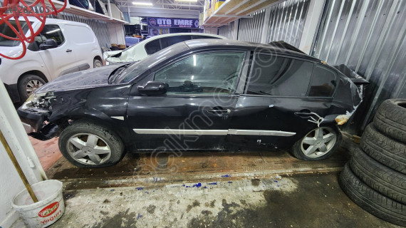 RENAULT MEGANE 2 ORJİNAL ÇIKMA SOL ÖN KAPI