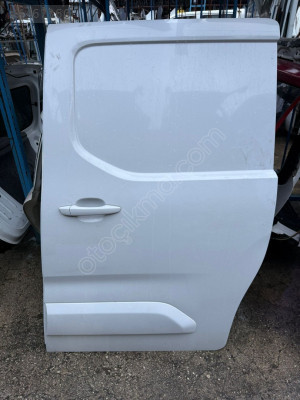 OPEL COMBO 2025 SOL SÜRGÜLÜ KAPI ÇIKMA ORJİNAL HATASIZ