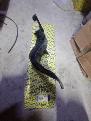 Fiat egea debriyaj pedali 77368567