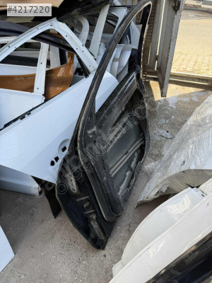 Mercedes W212 sağ ön kapı