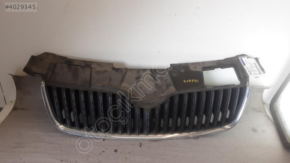 2007-2010 Skoda Fabia Parlak Siyah ve Nikelaj Çerçeveli Panjur