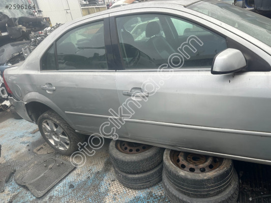 Ford Mondeo 2 Çıkma Sağ Ön Kapı