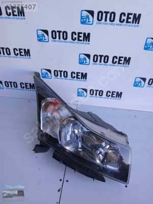 OTO CEM'DEN ÇIKMA CHEVROLET CRUZE SAĞ FAR SİYAH ZEMİN