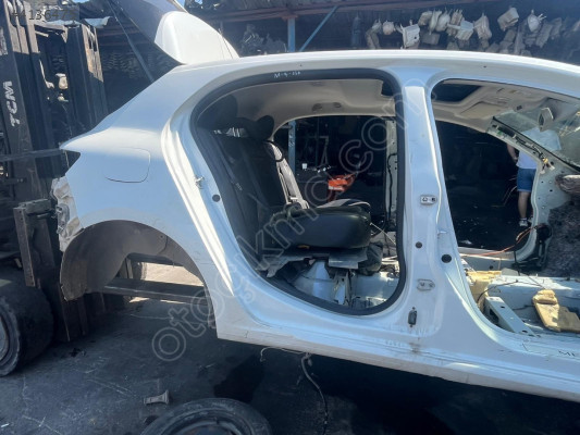 RENAULT MEGANE4 SAĞ ARKA KESME ÇAMURLUK OTO FEDAİ