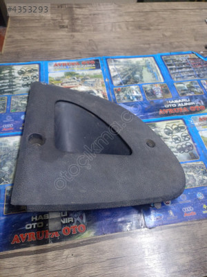 Marea Brava göğüslükteki sigorta kutusu kapağı