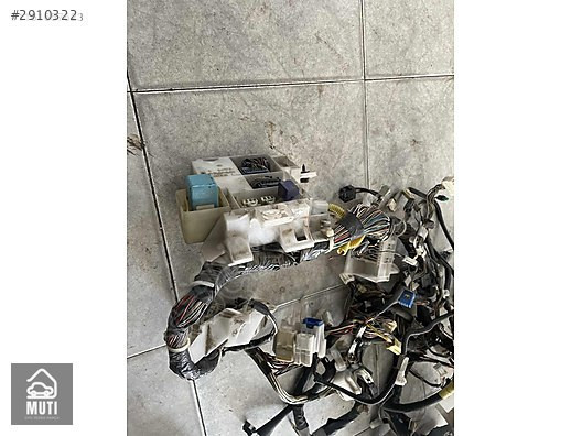 Toyota corolla E12 iç torpido tesisat sigorta kutusu 82641-02050