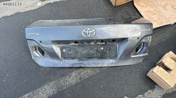 Toyota Corolla bagaj kapağı