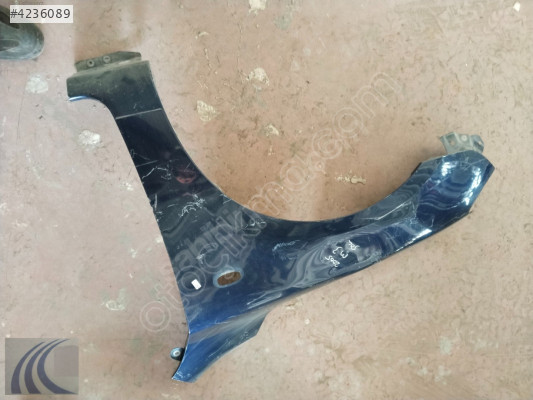 MAZDA 3 2005 ÇIKMA HAFİF HASARLI SOL ÖN ÇAMURLUK