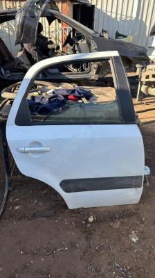 Suziki sx4 sağ arka kapı