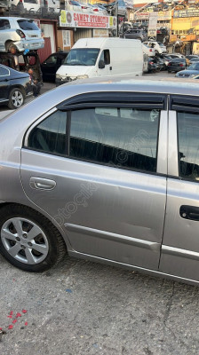 Hyundai accent admira . Milenyum sağ arka kapı