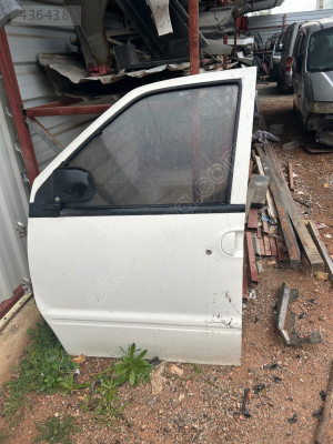 Nissan vanette sol ön kapı