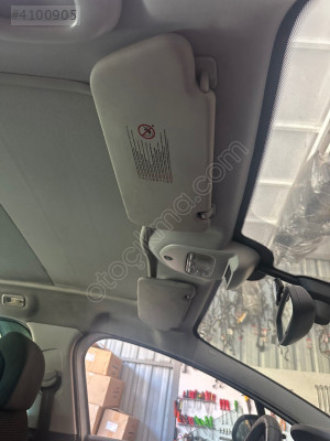 Peugeot 5008 ön güneşlik çıkma