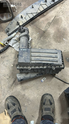 VW CADDY ÇIKMA ORJİNAL GARANTİLİ HAVA FİLTRE KUTUSU