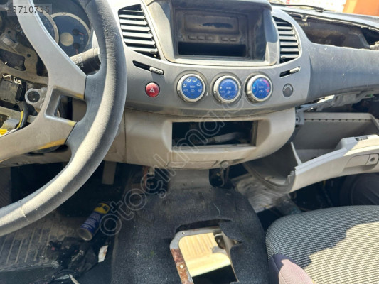Mitsubishi L200 2007-2012 çıkma klima paneli