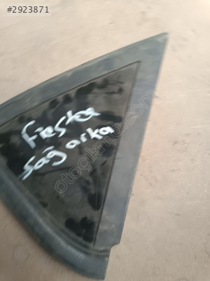 Ford Fiesta sağ arka kapı kelebek cam ı