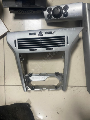 Opel astra h torpido teyip çerçevesi orijinal temiz