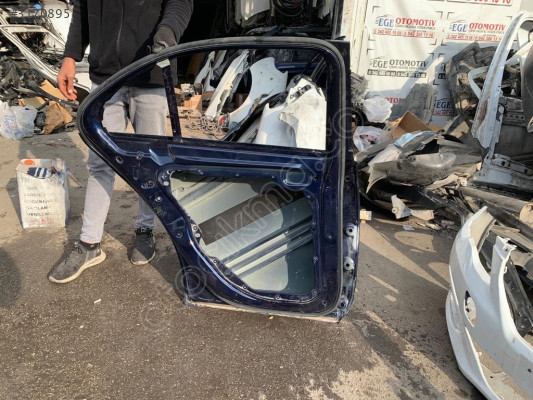 MERCEDES E SERİSİ W213 KASA MAVİ SOL ARKA KAPI ORJINAL
