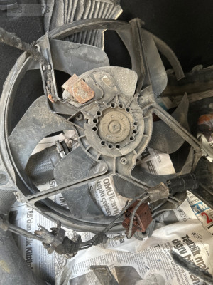 Peugeot 407 1.6 HDi radyatör fan motoru