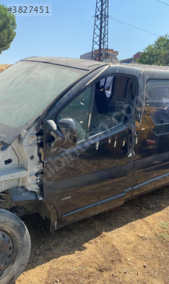 RENAULT TRAFİC SOL ÖN KAPI DOLU HATASIZ ORJİNAL