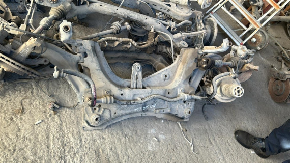 Nissan note alt travers