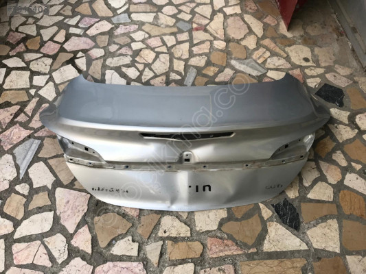 Opel insignia bagaj kapağı