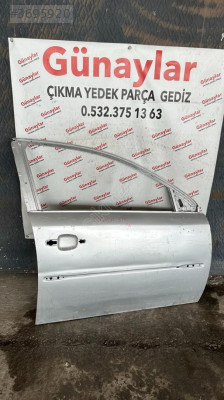 TOYOTA COROLLA SAĞ ÖN KAPI