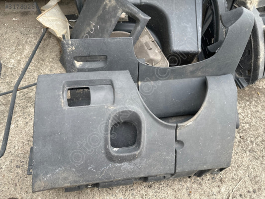 Renault megane 2 torpido alt plastik kaplaması ayar plastiği