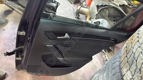 2020 VW GOLF ÇIKMA ORJİNAL SAĞ ARKA KAPI DÖŞEMESİ