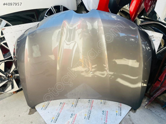 Renault talisman motor kaputu (hasarlı parça)