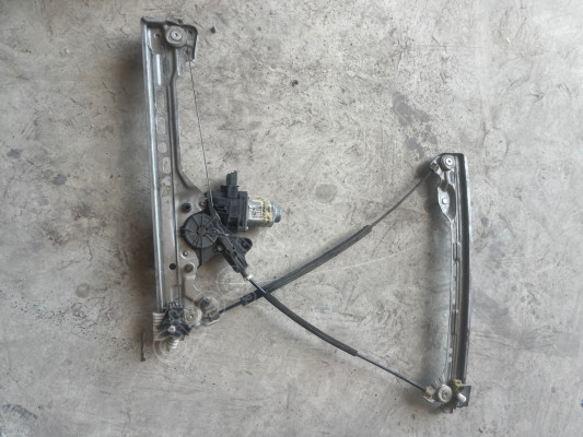 RENAULT TALİSMAN SAĞ ÖN KAPI CAM KRİKOSU C42830-102 22122464