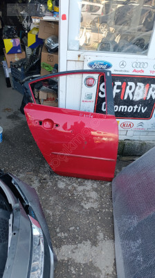 Mazda 3 sağ arka kapı orijinal çıkma temiz